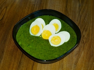 Spenótfőzelék főtt tojással