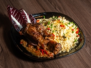 Báránycsülök zöldséges bulgurral