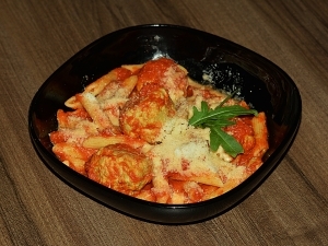 Olasz paradicsomos húsgombóc penne tésztával Olasz paradicsomos húsgombóc penne tésztával