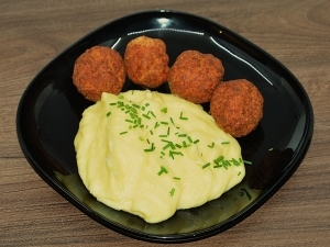 Fasírt burgonyapürével Fasírt burgonyapürével