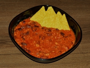 Chilis bab tortillával