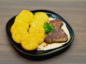 Bélszín steak hollandi mártással, röszti burgonyával