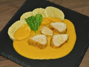 Szűzérme vadas mártással, szalvéta gombóccal