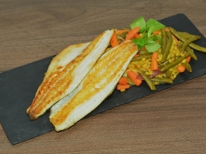 Grillezett branzino, kurkumás zöldséges gerslivel