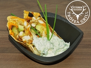 Csirkés-zöldséges burrito tzatzikivel